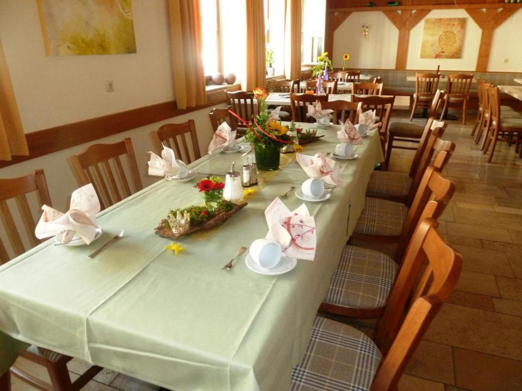 Gasthof Zum Brunnen Mörnsheim المظهر الخارجي الصورة